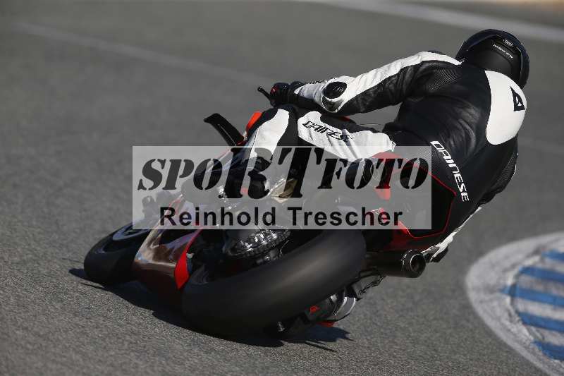 /Archiv-2024/01 26.-28.01.2024 Moto Center Thun Jerez/Gruppe gruen-green/backside